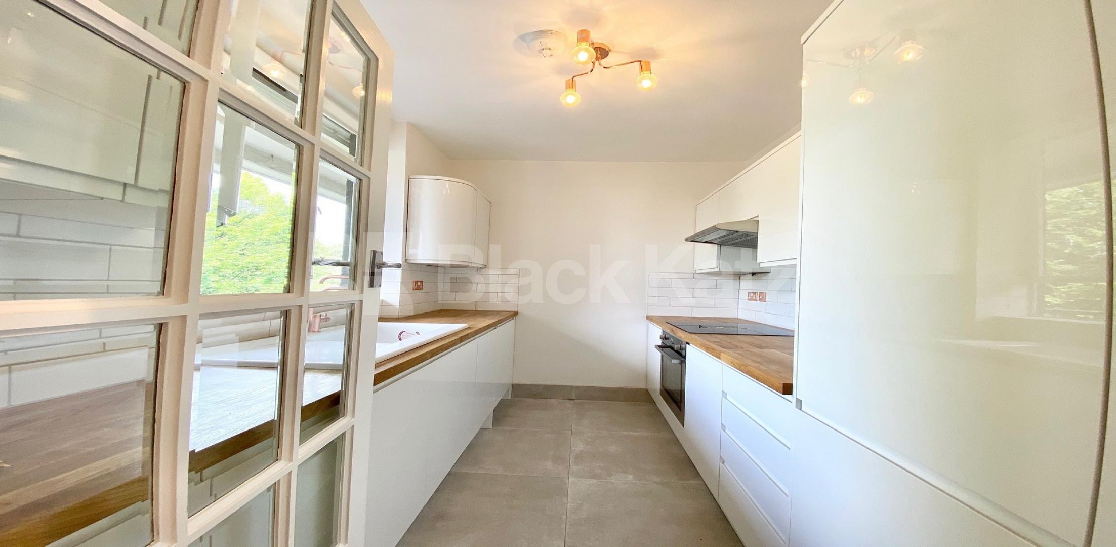 			VIDEO VIEWING AVAILABLE!, 2 Bedroom, 1 bath, 1 reception Apartment			 Cruikshank Street, ANGEL-KINGS CROSS